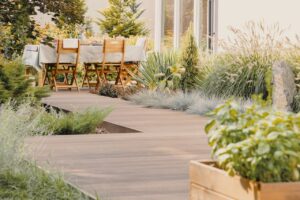 Terrasse bois ou composite : comment choisir la meilleure solution pour votre extérieur ?